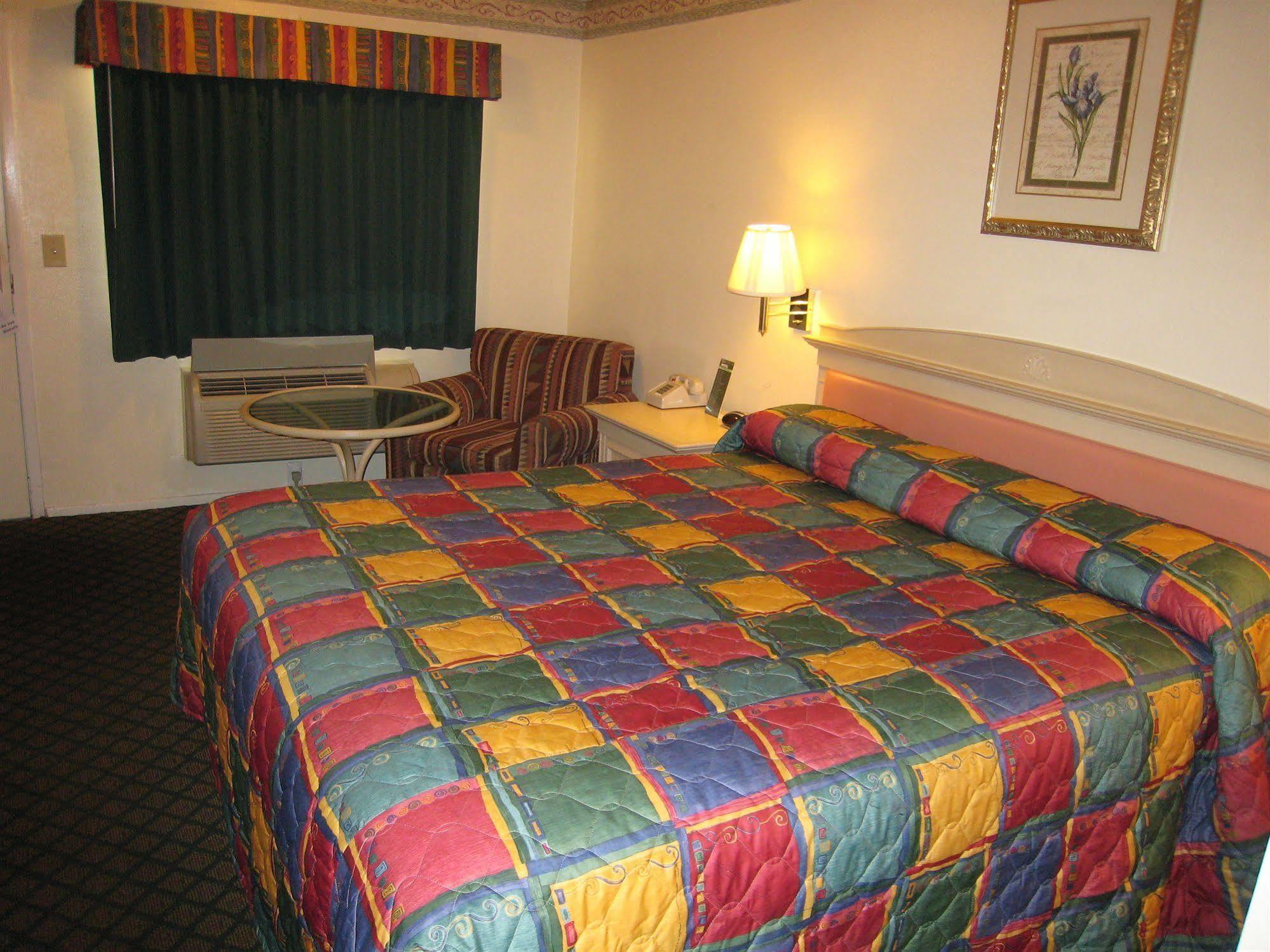 Town House Motel Lancaster Exterior photo