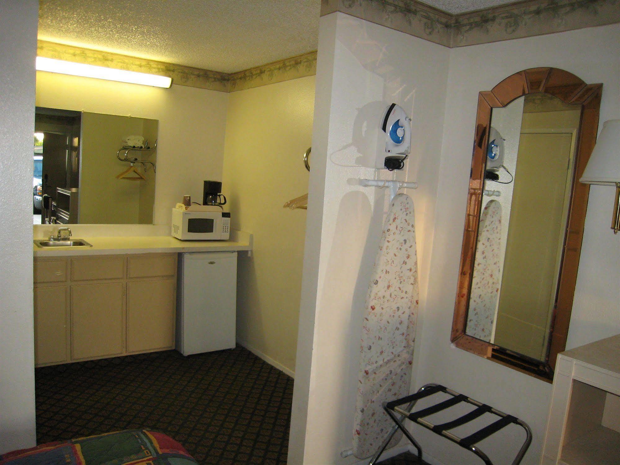 Town House Motel Lancaster Exterior photo