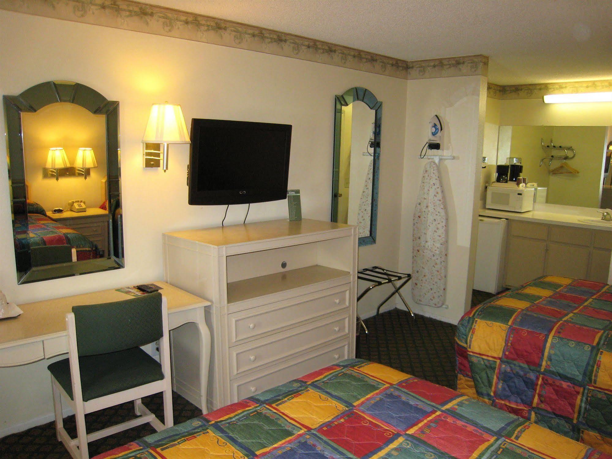 Town House Motel Lancaster Exterior photo