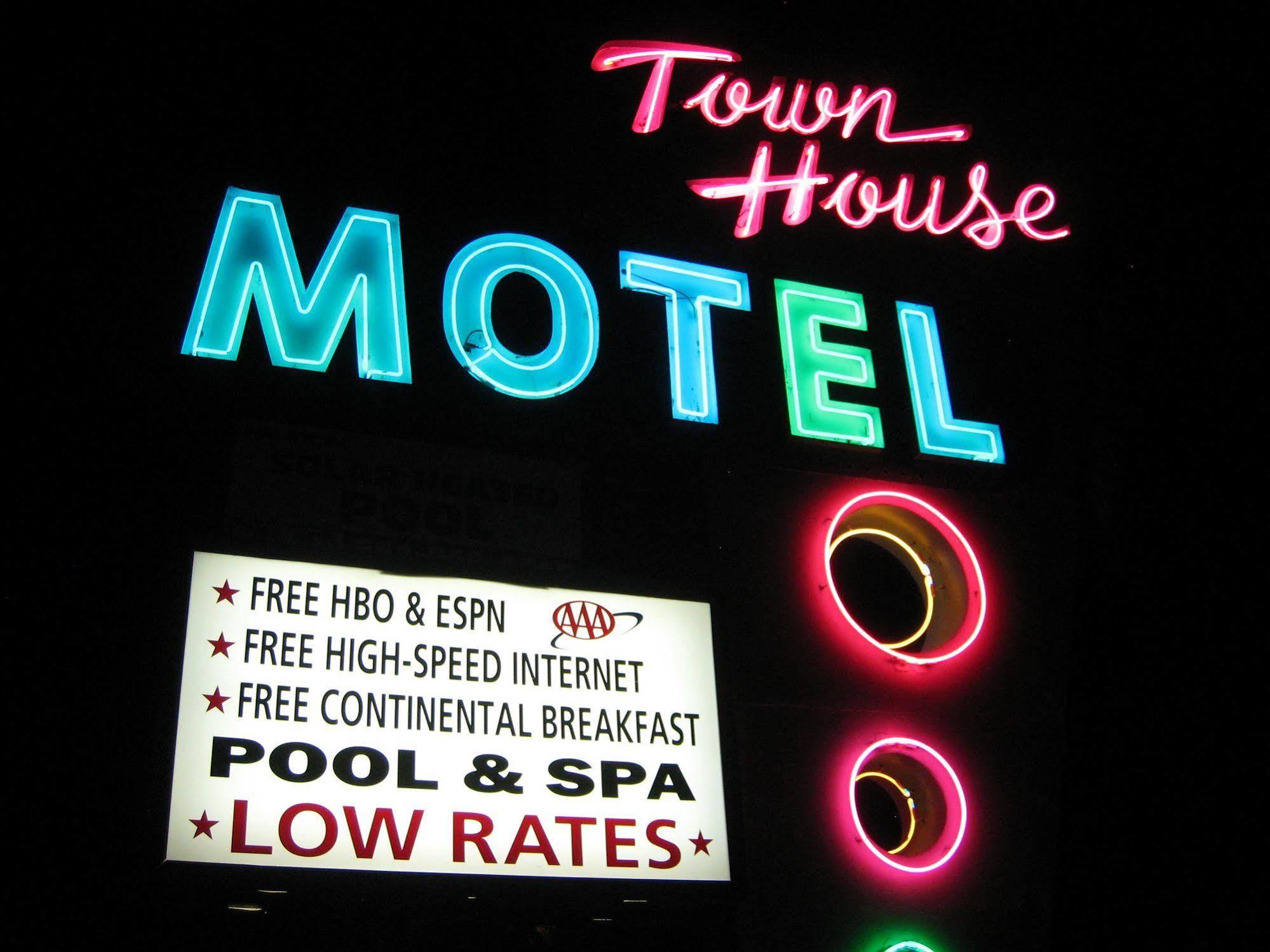 Town House Motel Lancaster Exterior photo
